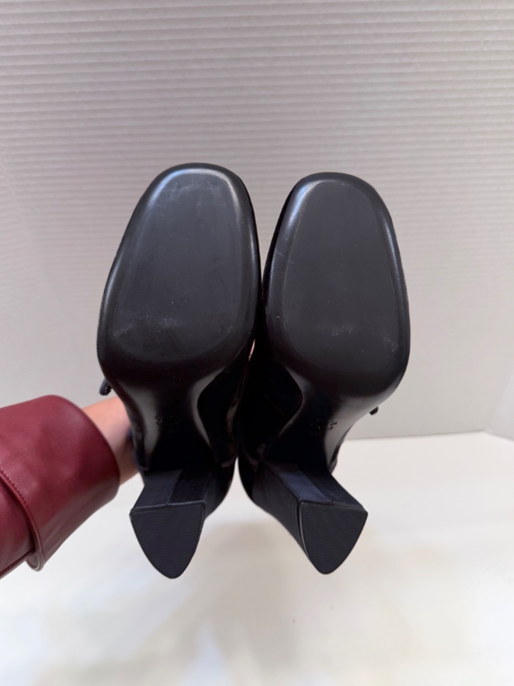 NWOT Tory Burch Velvet Block Heel Pumps Gold Buckle 9M - Picture 7 of 15